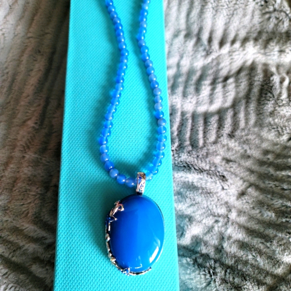 Blue stone pendant with blue bead chain in 925